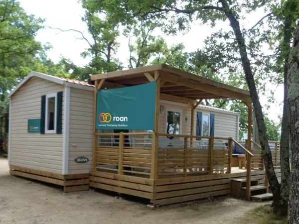 Comfort Plus Lounge op Roan camping Aluna Vacances.