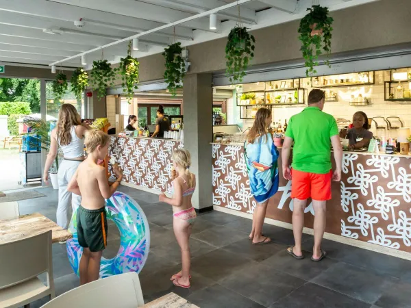 De ijssalon op Roan camping hu Birkelt village.