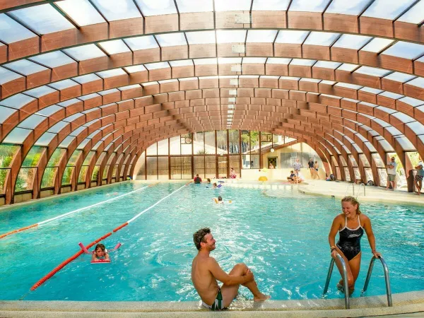 Overdekt zwembad op Roan camping Atlantic Club Montalivet.