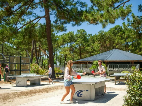 Tafeltennissen op Roan camping Atlantic Club Montalivet.
