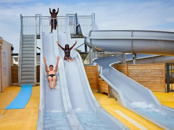 Waterglijbanen bij Roan camping Les Chardons Bleus de la Turballe.