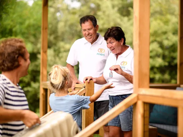 Roan campingmedewerkers bij camping La Pinède.