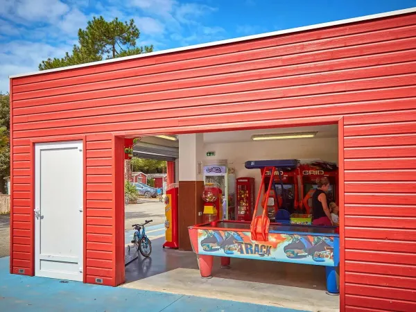 Verschillende speelautomaten op Roan camping La Pinède.