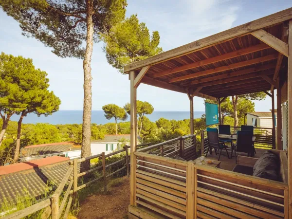 Zeezicht vanaf de Premium Plus Lounge stacaravan op Roan camping Cala Gogo.