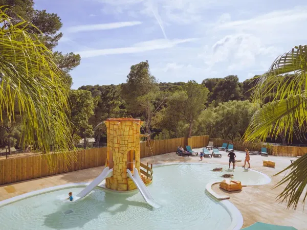Een overzicht van het kinderbad op Roan camping Internacional de Calonge.