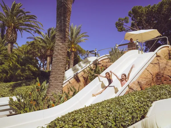 Ontdek Roan camping Playa Montroig in deze video.