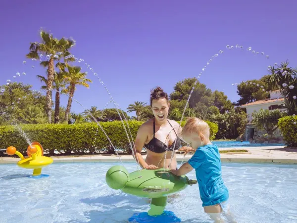 Waterspeeltuin op Roan camping Playa Montroig.