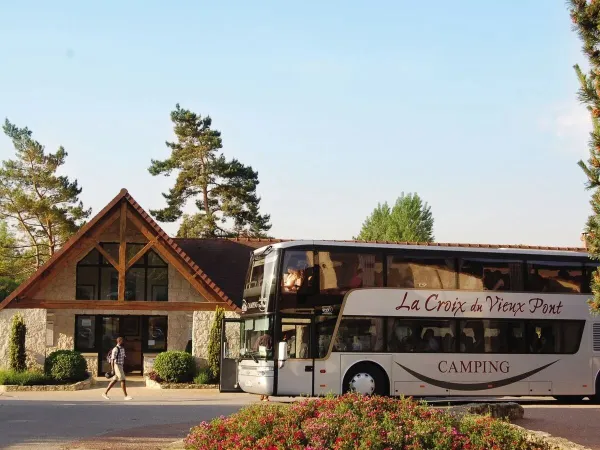 De bus die iedere dinsdag vanaf Roan camping La Croix du Vieux Pont naar Disneyland Parijs rijdt.