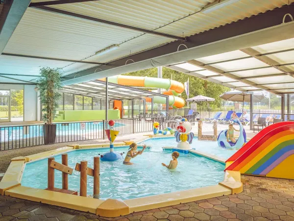 Plezier in het kinderbad op Roan camping 't Veld.