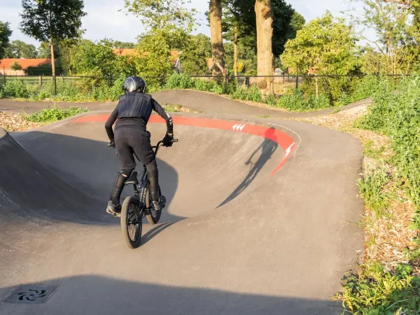 Pumptrackbaan op Roan camping De Twee Bruggen.