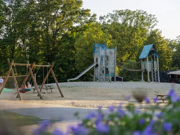 Speel- en watertuin buiten op Roan camping de Twee Bruggen.