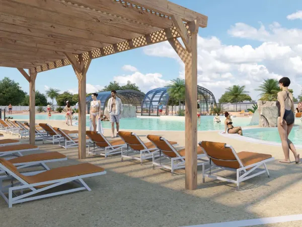 Ligbedden bij het vernieuwde zwembad in 2025 op Roan camping Le Domaine du Clarys.