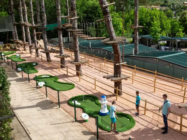 Mini golf op Roan camping hu Norcenni Girasole village.