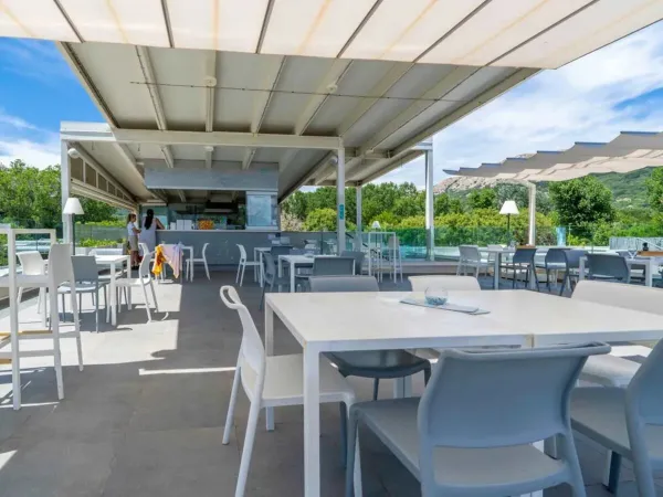 Terras op Roan camping Baška Beach Resort