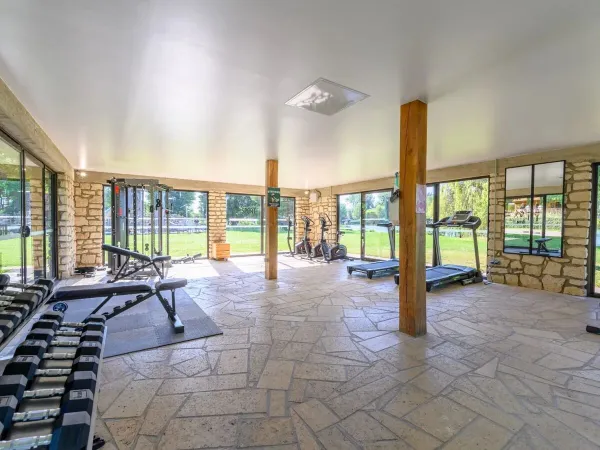 Fitnesszaal op Roan camping La Croix du Vieux Pont.