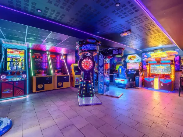 Speelautomatenhal  op Roan camping La Croix du Vieux Pont.