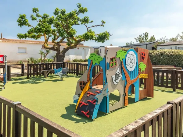 Speeltuin op Roan camping Le Castellas.