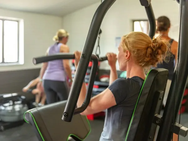 Fitnesszaal op Roan camping Château de Fonrives.