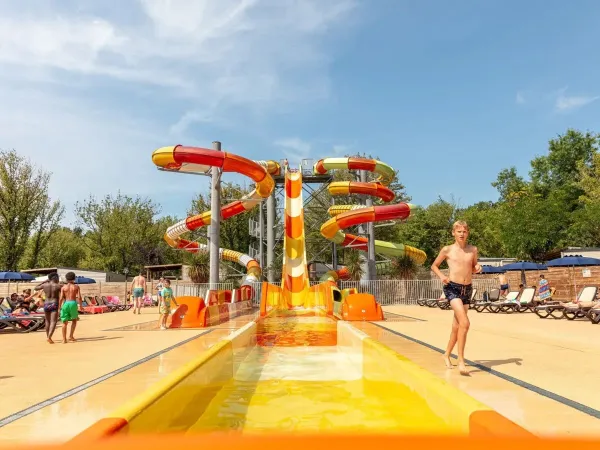 Glijbanen op Roan camping Château de Fonrives.