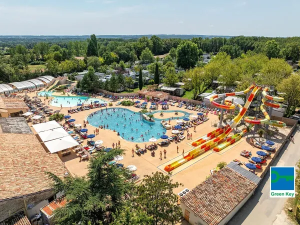 Waterpark op Roan camping Château de Fonrives.