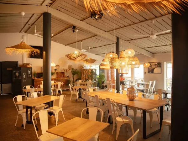 Het restaurant op Roan camping Château de Galaure.