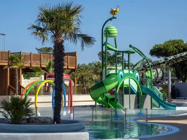 Sproeiers en racerglijbaan op Roan camping Le Domaine du Clarys.