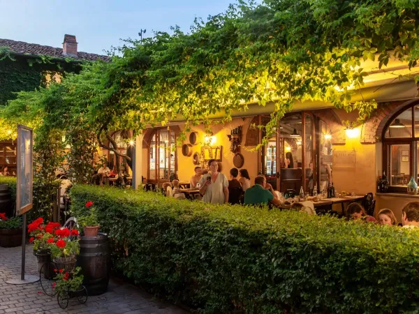 A la carte restaurant bij Roan camping hu Norcenni Girasole village.
