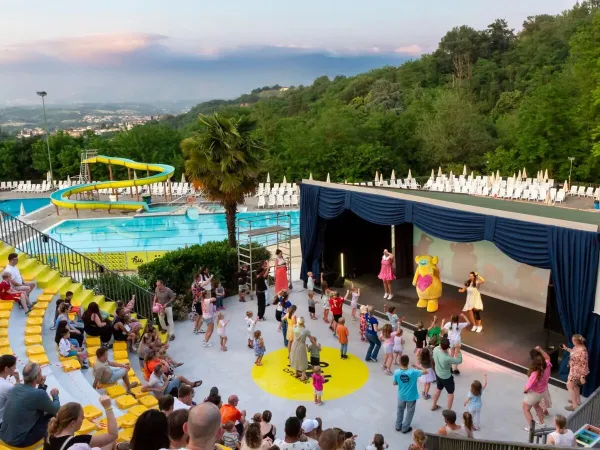 Animatie op Roan camping hu Norcenni Girasole village.
