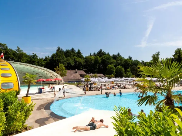 De glijbaan van Roan camping hu Birkelt village.