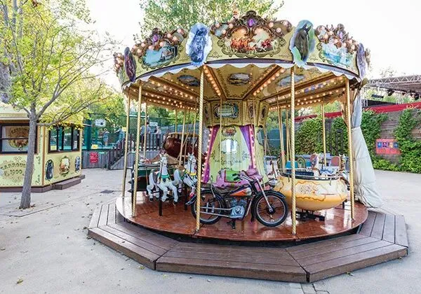 Kleine carrousel op Roan camping Le Serignan Plage.