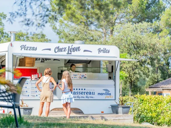 Pizza takeaway op Roan camping Domaine de Massereau.