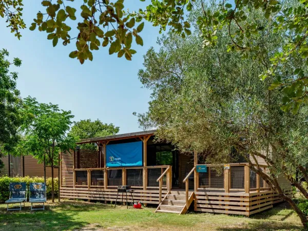 De Supreme Plus Lounge op Roan camping Domaine de Massereau.