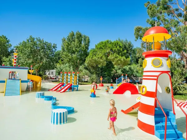 Waterspeeltuin bij Roan camping Serignan Plage.