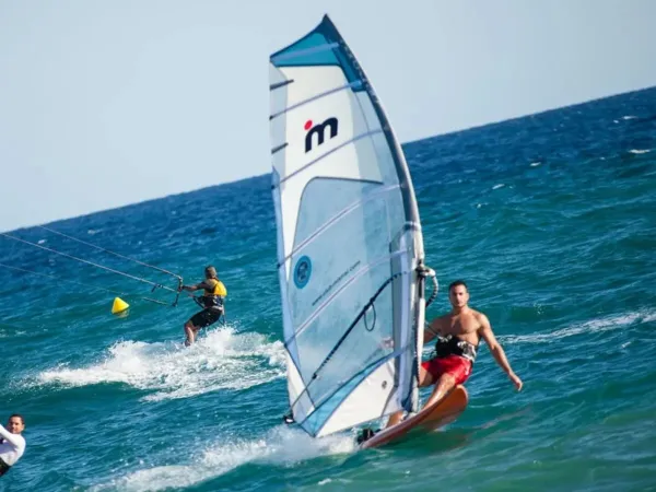 Surfen op Roan camping El Pinar.