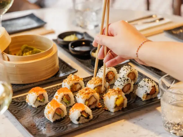 Heerlijk sushi eten bij Roan camping de Twee Bruggen.
