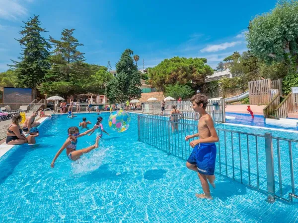 Zwembad van Roan camping Cala Canyelles.