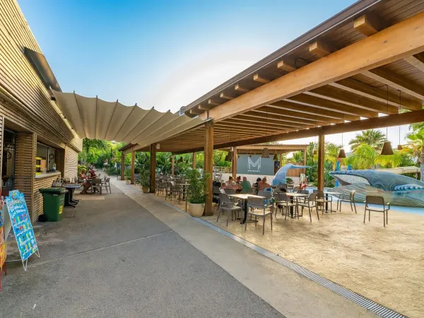 Restaurant met bar op Roan camping Caballo de Mar.