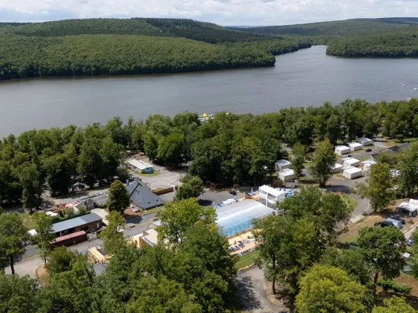 Overzicht van Roan camping Le Lac des Vieilles Forges.