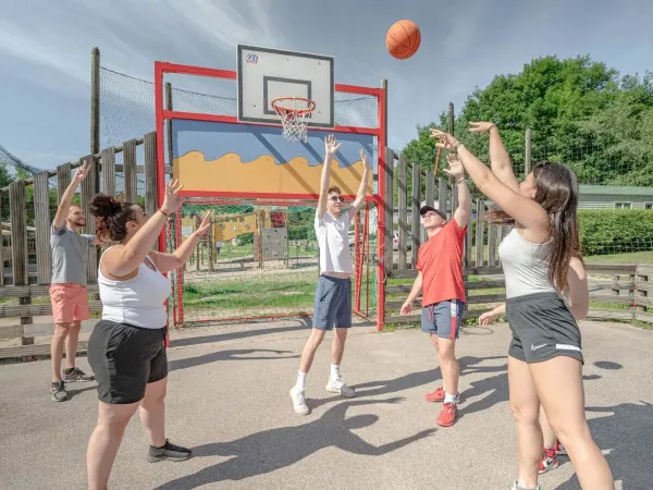 Multisport terrein op camping Domaine des Bans.