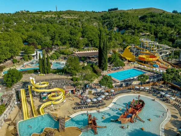 Het aquapark op Roan camping Le Pommier.