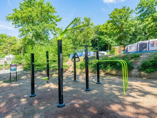 Buitenfitness op Roan camping Le Lac des Vieilles Forges.