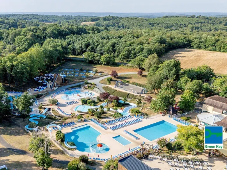 Nieuwe glijbaan en racer glijbaan op Roan camping Saint Avit Loisirs.