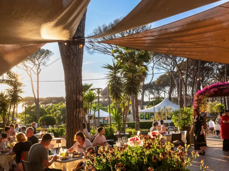 Eten restaurant bij Roan hu Fabulous village.