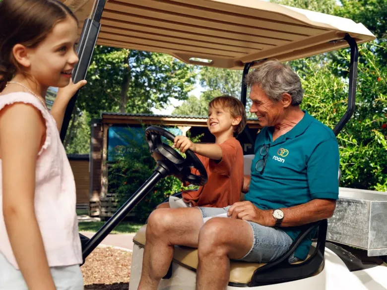 Plezier met de medewerkers op Roan camping Amadria Park Trogir.