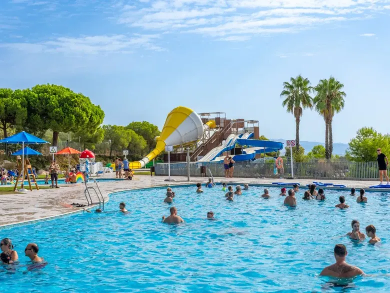 Waterglijbanen op Roan camping Vilanova Park.