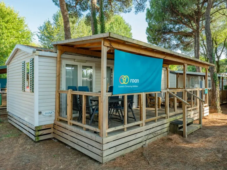 Luxe Lounge stacaravans van Roan op camping Adriano Family Collection.