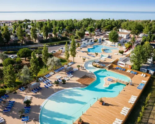 Overzicht zwembaden van Roan camping Méditerranée Plage.