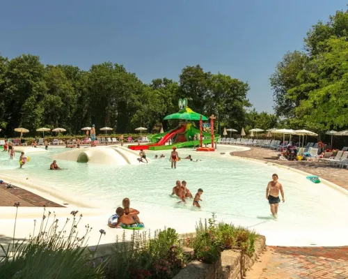 Het waterpark op Roan camping hu I Pini village.