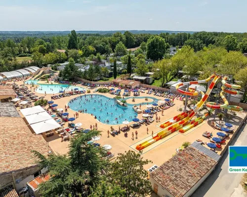 Waterpark op Roan camping Château de Fonrives.