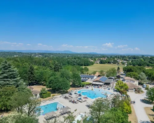 Overzicht zwembad van Roan camping La Grand Terre.